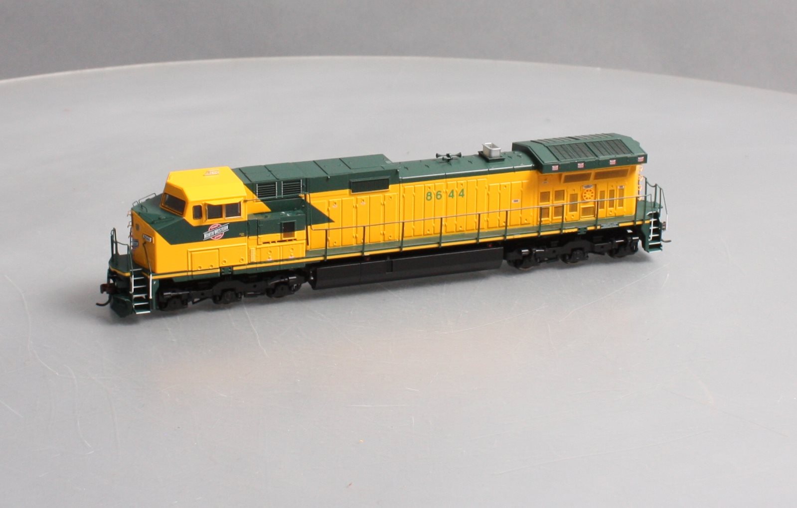Roundhouse 78022 HO Chicago and North Western Dash 9-44CW Diesel Loco #8644