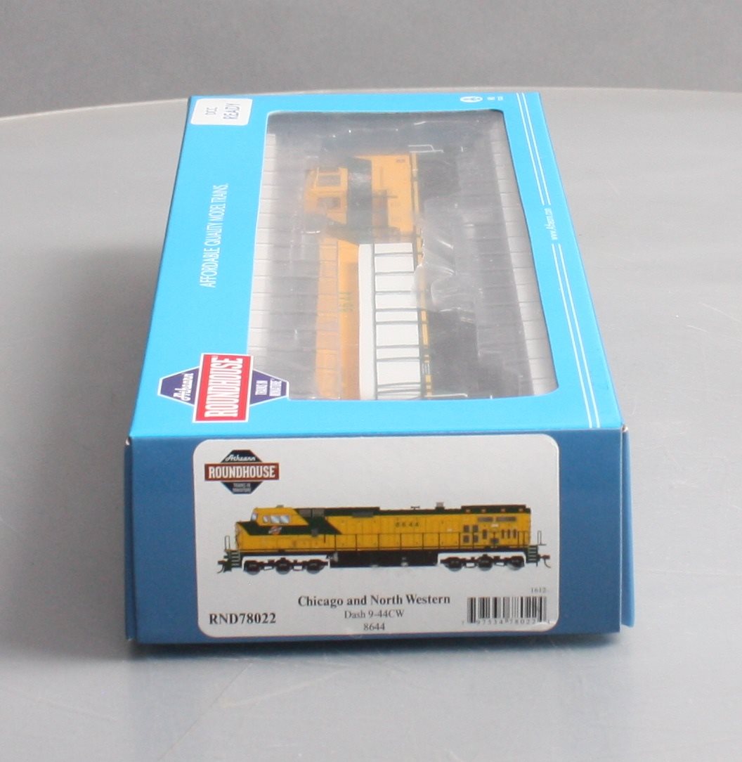 Roundhouse 78022 HO Chicago and North Western Dash 9-44CW Diesel Loco #8644