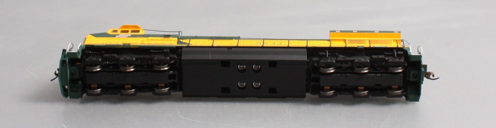 Roundhouse 78022 HO Chicago and North Western Dash 9-44CW Diesel Loco #8644