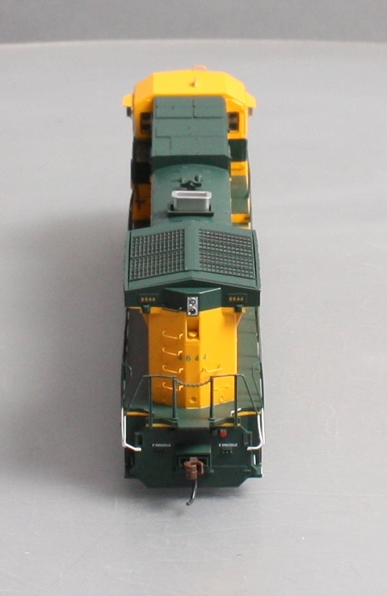 Roundhouse 78022 HO Chicago and North Western Dash 9-44CW Diesel Loco #8644