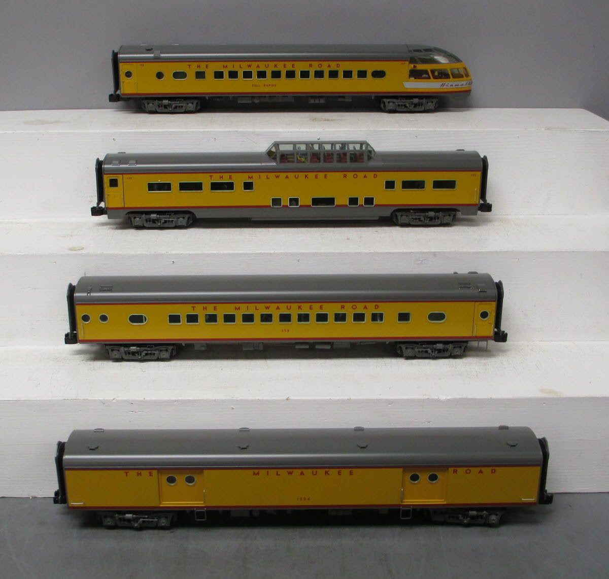 Lionel 6-20030 O Milwaukee 'Olympian' 18” Aluminum Cars Set & Skytop (4)