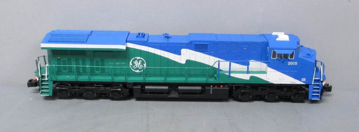 Lionel 1933301 O GE Legacy ES44AC Diesel Locomotive #2005