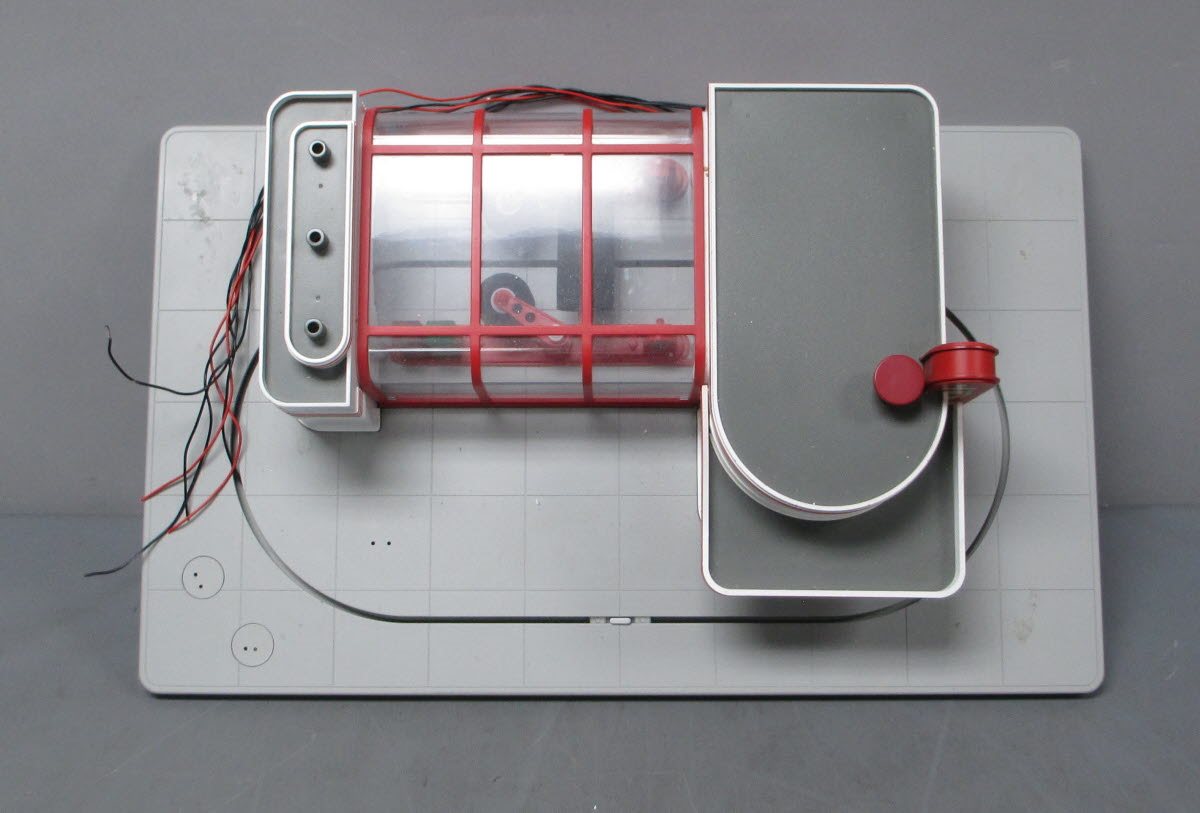 MTH 30-9167 O Gauge Operating Bikini Car Wash