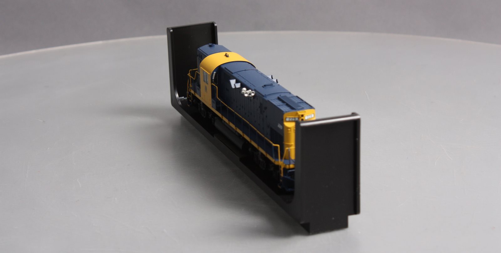 Atlas 10002961 HO Long Island C420 Phase 1 Low Nose Diesel Locomotive #229