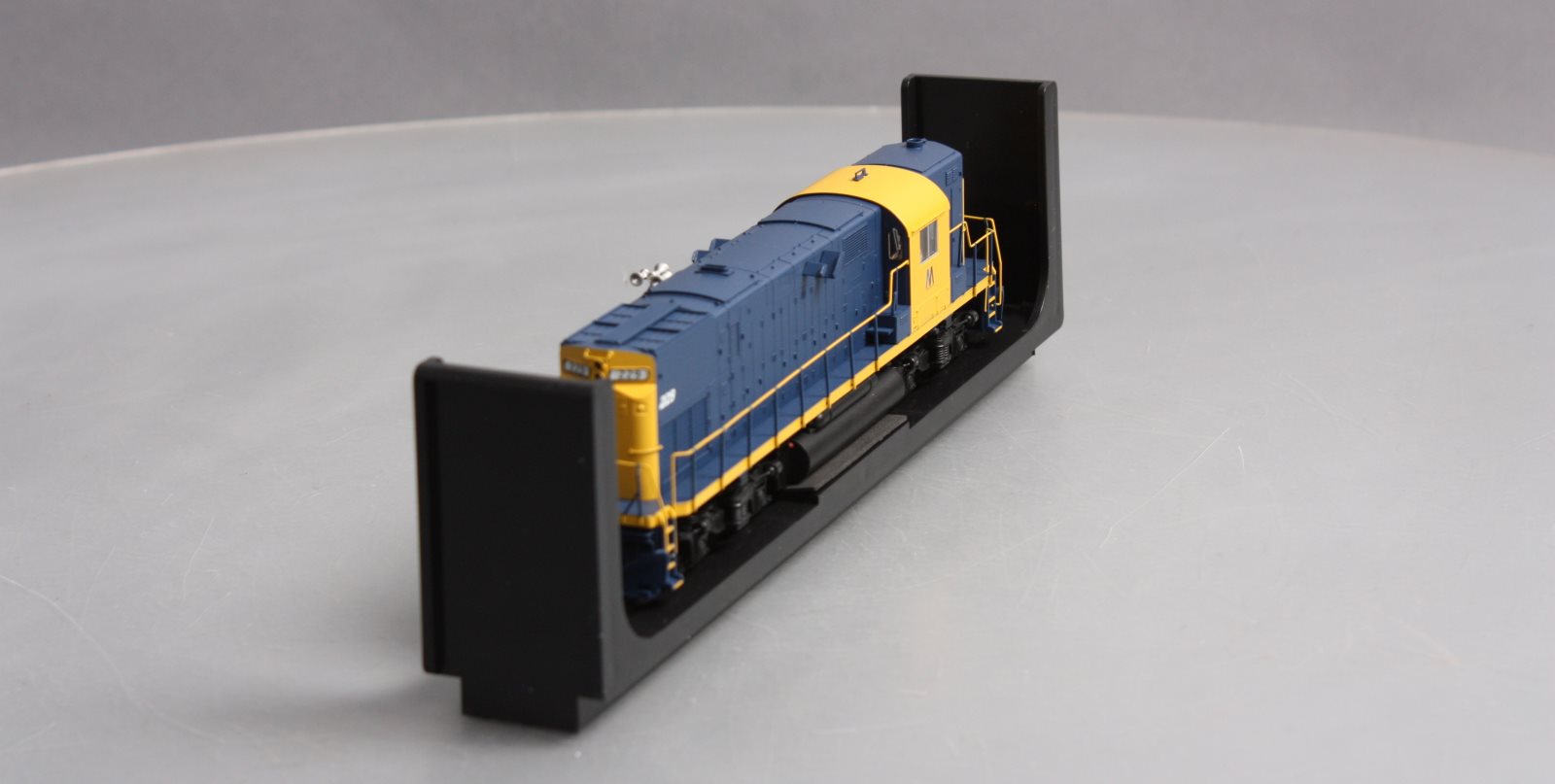 Atlas 10002961 HO Long Island C420 Phase 1 Low Nose Diesel Locomotive #229