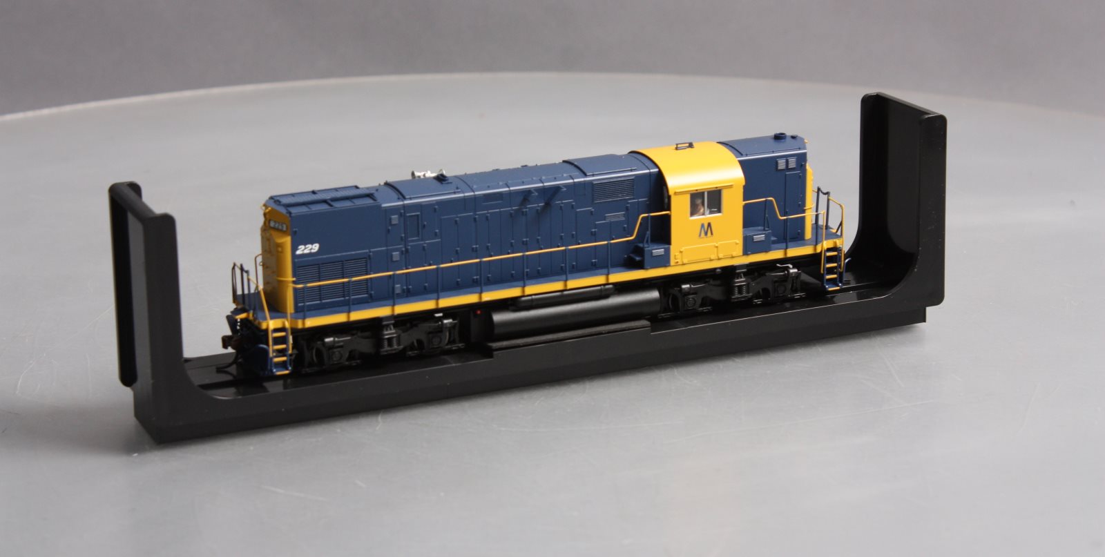 Atlas 10002961 HO Long Island C420 Phase 1 Low Nose Diesel Locomotive #229
