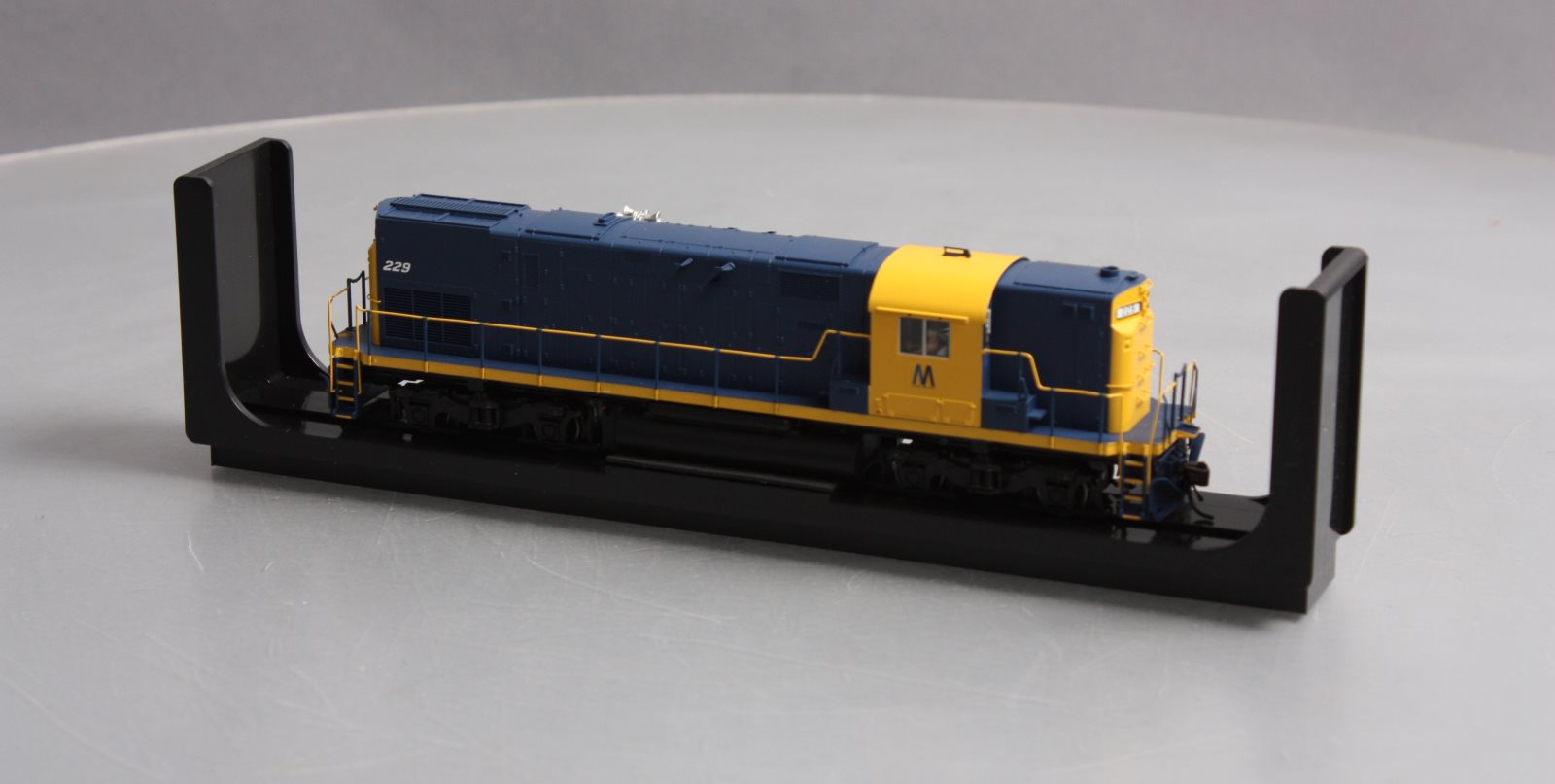 Atlas 10002961 HO Long Island C420 Phase 1 Low Nose Diesel Locomotive #229