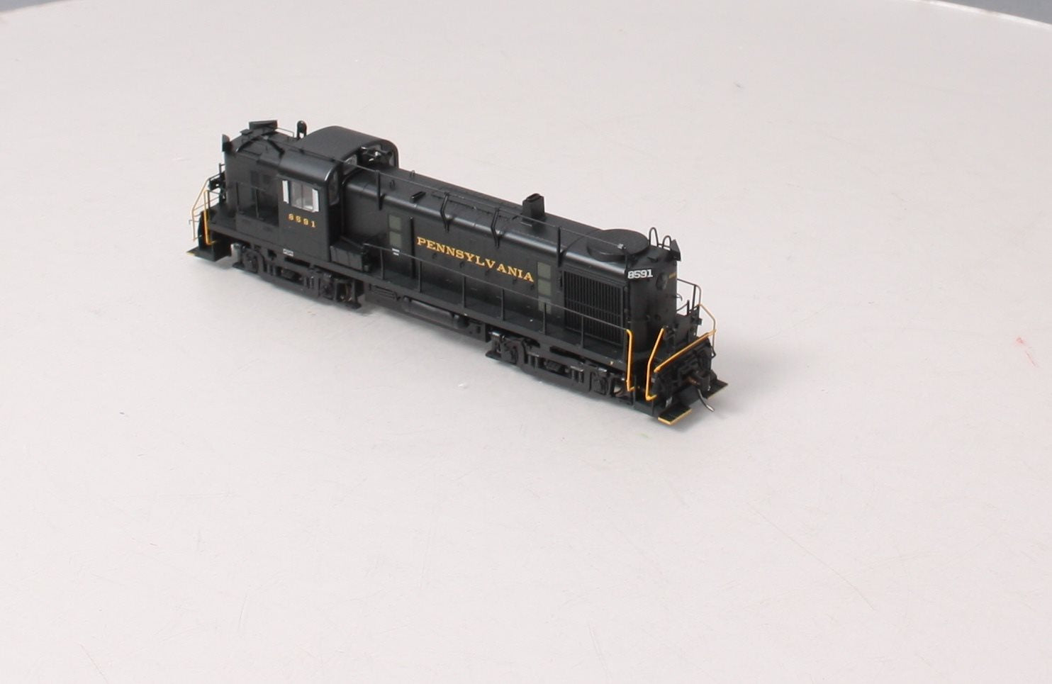 Bowser 24683 HO Pennsylvania Alco RS-3 Ph. 3 Diesel Loco w/Train Phone #8591