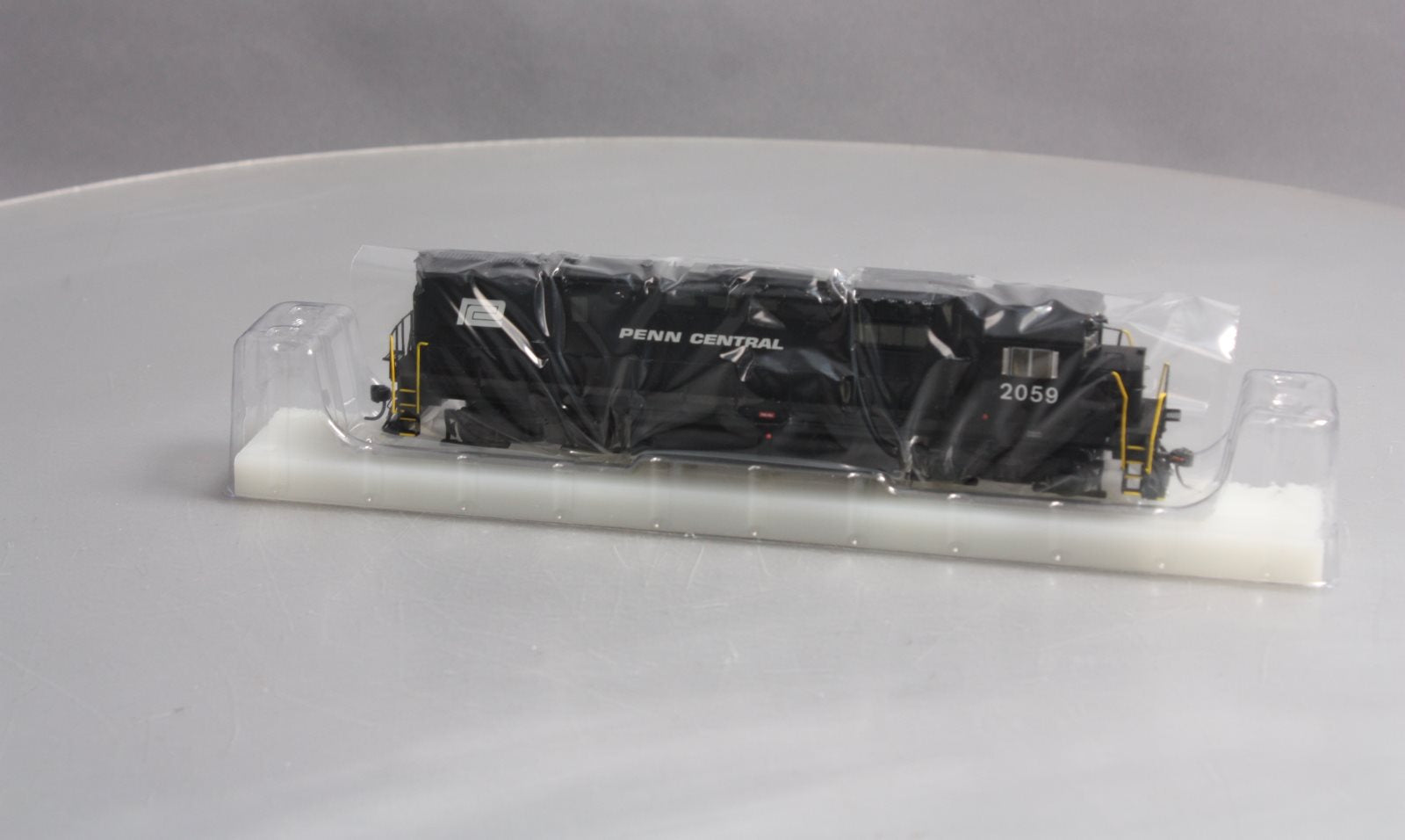 Bowser 23871 HO Scale Penn Central Alco C430 Diesel Engine #2059