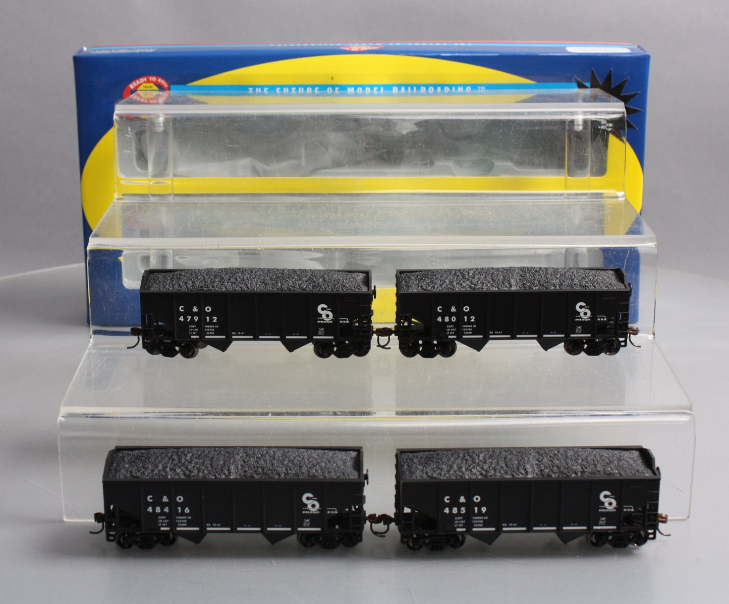 Athearn 79505 HO Scale Chesapeake and Ohio 34' 2-Bay Ribbed Hoppers (Set of 4)