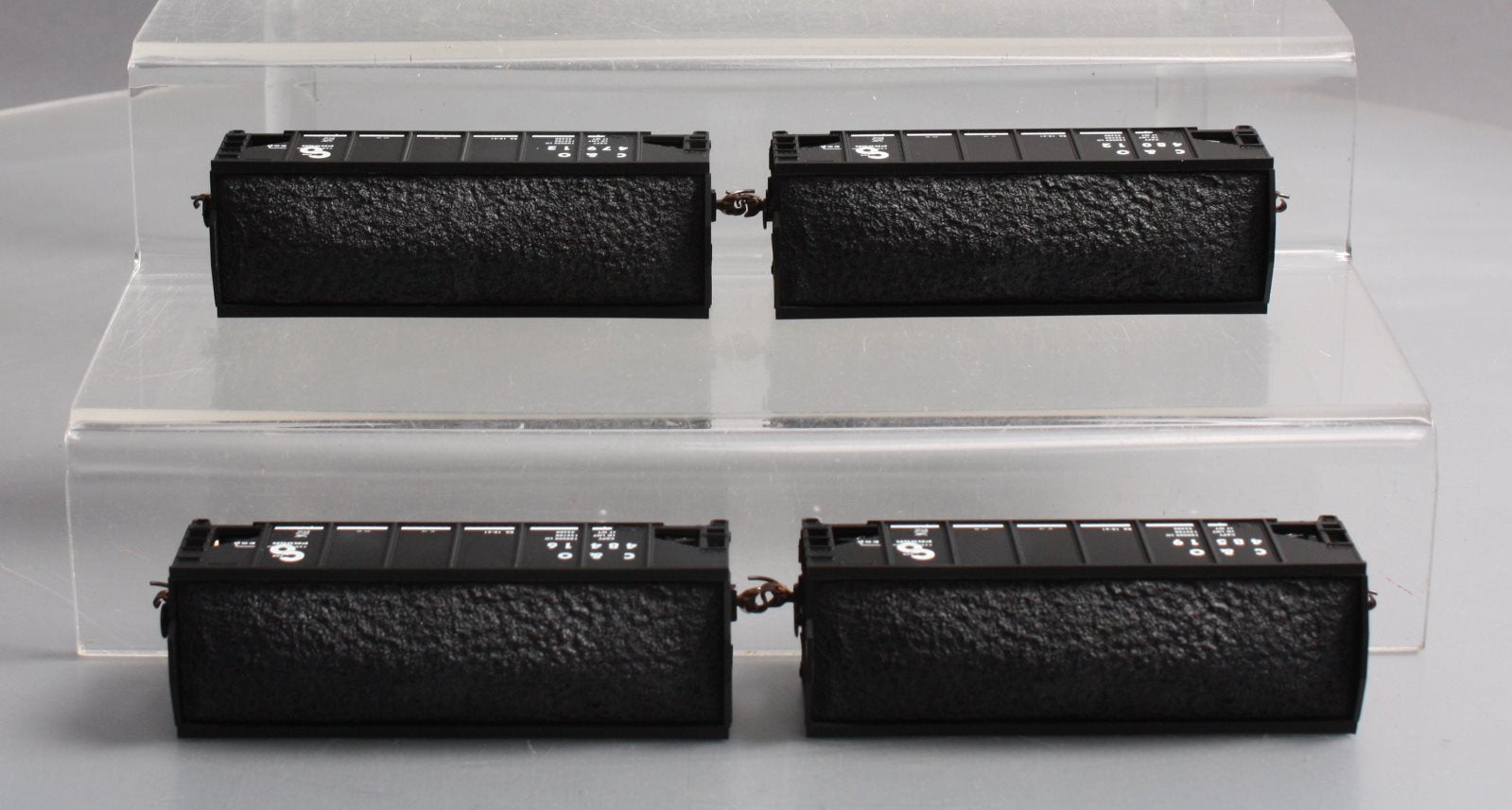 Athearn 79505 HO Scale Chesapeake and Ohio 34' 2-Bay Ribbed Hoppers (Set of 4)