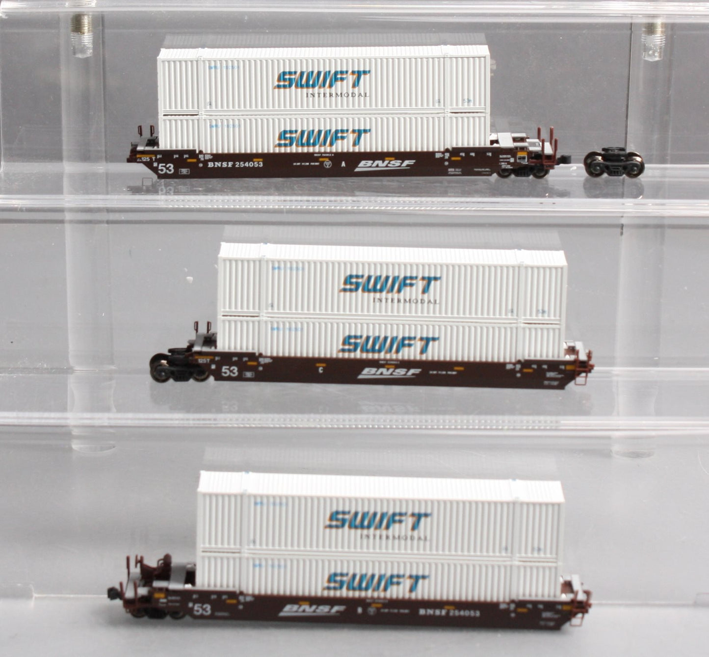 Kato 106-6168 N BNSF MAXI-IV 53' Stack Car w/Swift Container #254053 (Set of 3)