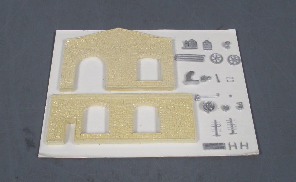 Rio Grande Models HO Locomotive Blacksmith Shop Model Kit