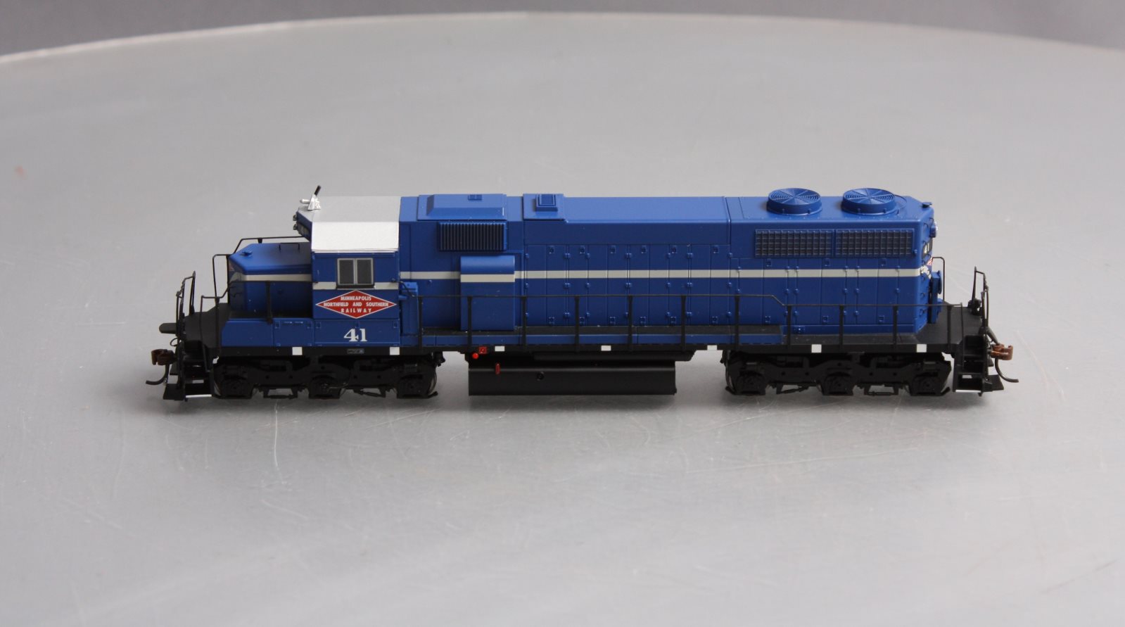 Athearn 98782 HO Minneapolis, Northfield & Southern SD-39 Diesel Locomotive #41