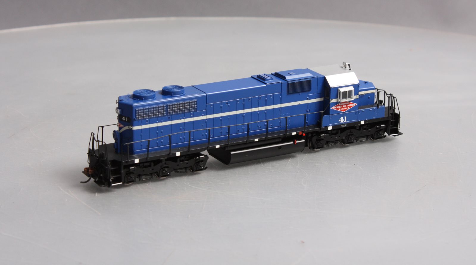 Athearn 98782 HO Minneapolis, Northfield & Southern SD-39 Diesel Locomotive #41