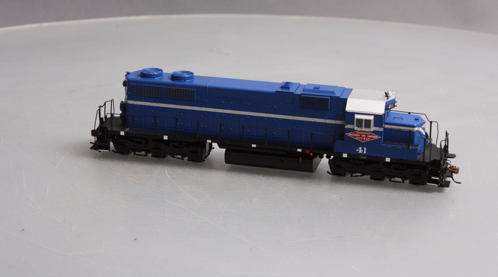 Athearn 98782 HO Minneapolis, Northfield & Southern SD-39 Diesel Locomotive #41