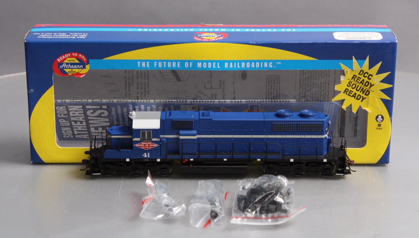 Athearn 98782 HO Minneapolis, Northfield & Southern SD-39 Diesel Locomotive #41