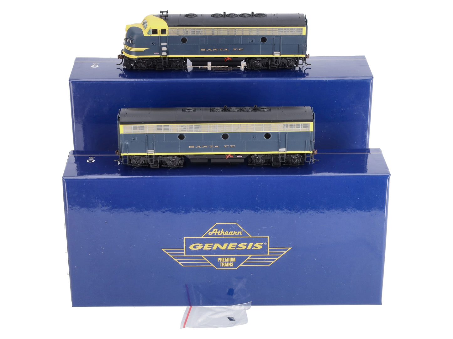Athearn G12319 HO Scale ATSF F7 A/B Powered Diesel Locomotive Set #212B/#212C