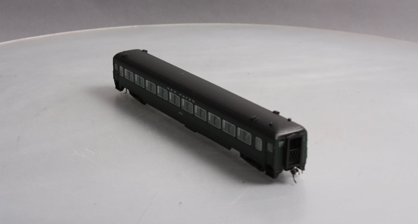 Rapido Trains 109017 HO New Haven 10-Window Phase II Coach #8269