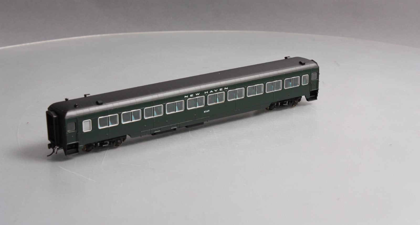 Rapido Trains 109017 HO New Haven 10-Window Phase II Coach #8269