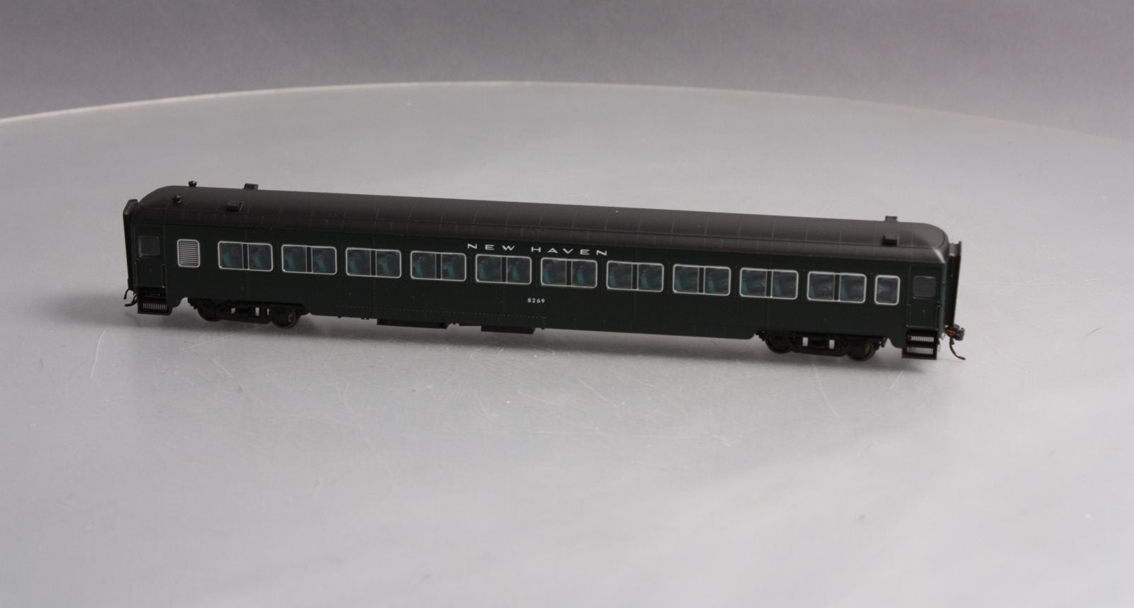 Rapido Trains 109017 HO New Haven 10-Window Phase II Coach #8269