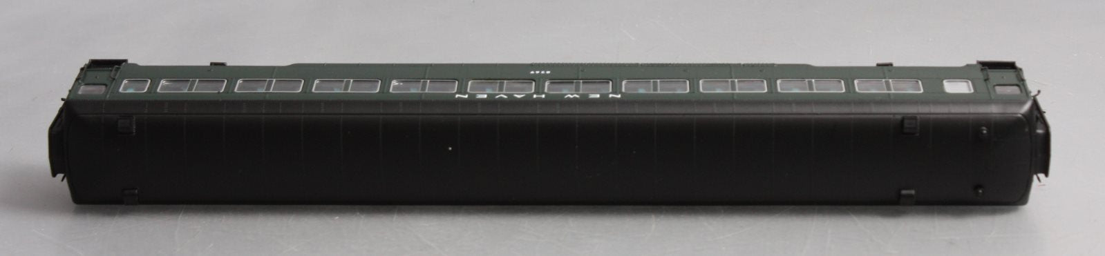 Rapido Trains 109017 HO New Haven 10-Window Phase II Coach #8269