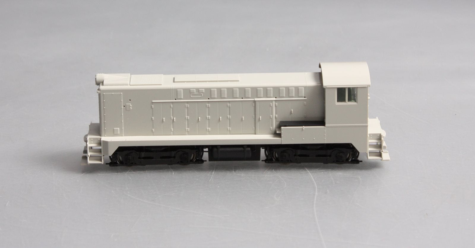 Stewart 4800 HO Undecorated Baldwin DS-4-4-1000 Powered Diesel Locomotive