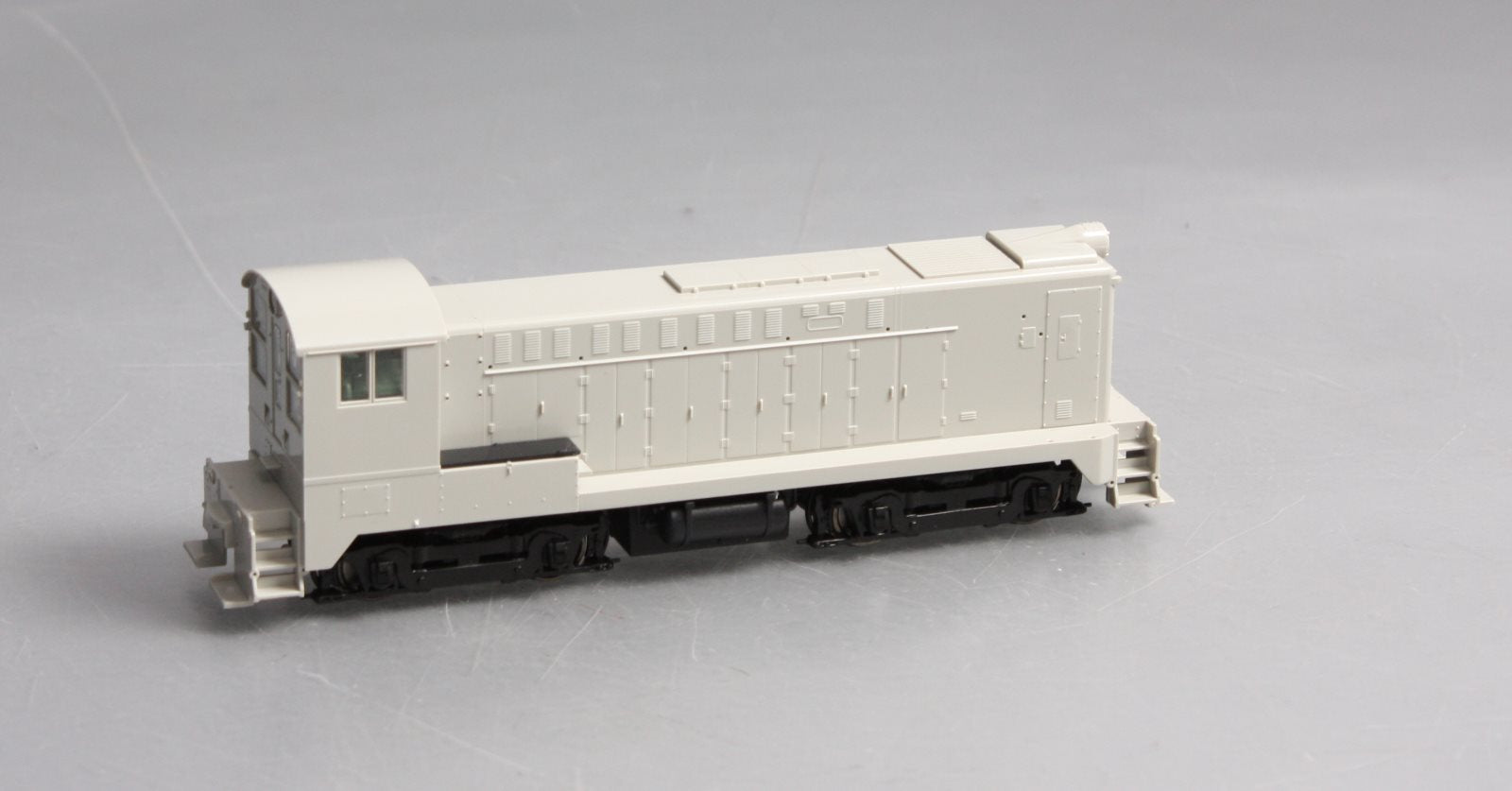 Stewart 4800 HO Undecorated Baldwin DS-4-4-1000 Powered Diesel Locomotive