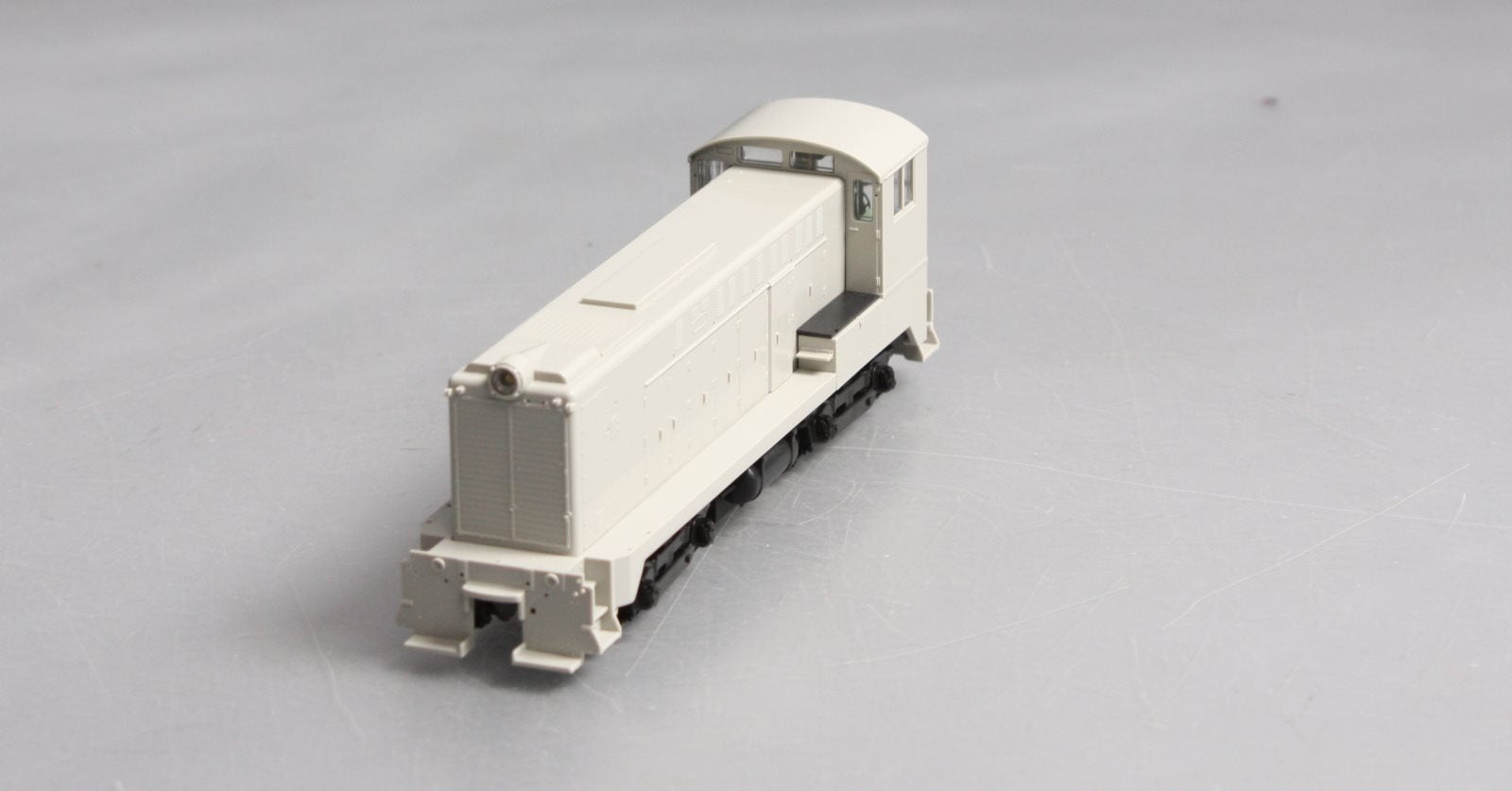 Stewart 4800 HO Undecorated Baldwin DS-4-4-1000 Powered Diesel Locomotive