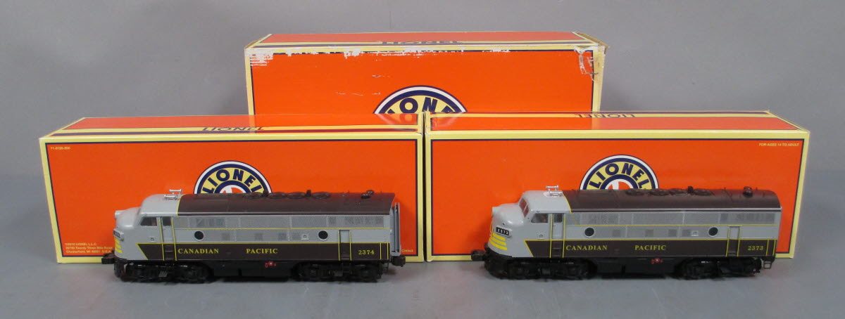 Lionel 6-34582 O Gauge Canadian Pacific F-3 AA Locomotive Set #2373/2374