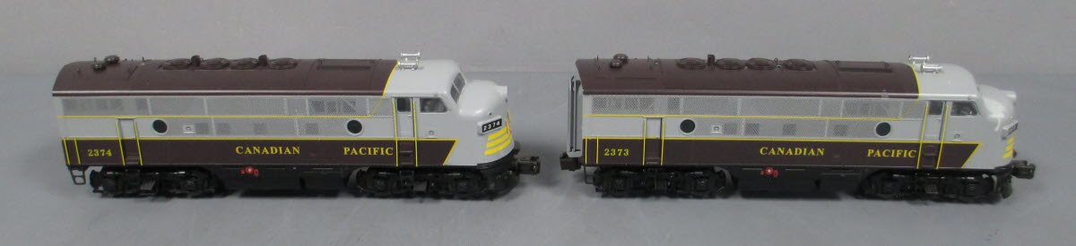 Lionel 6-34582 O Gauge Canadian Pacific F-3 AA Locomotive Set #2373/2374