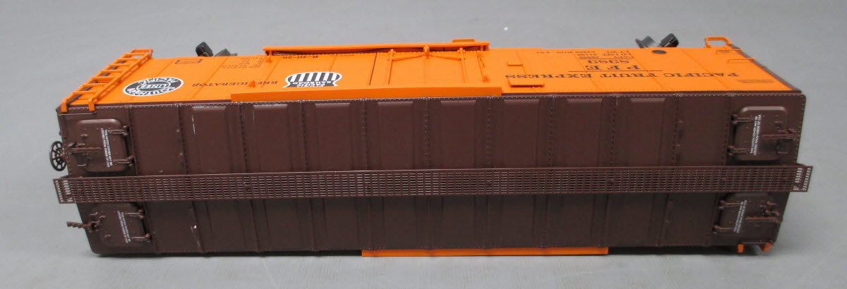 Lionel 6-29989 PFE Scale Steel Sided Reefer 3-Pack
