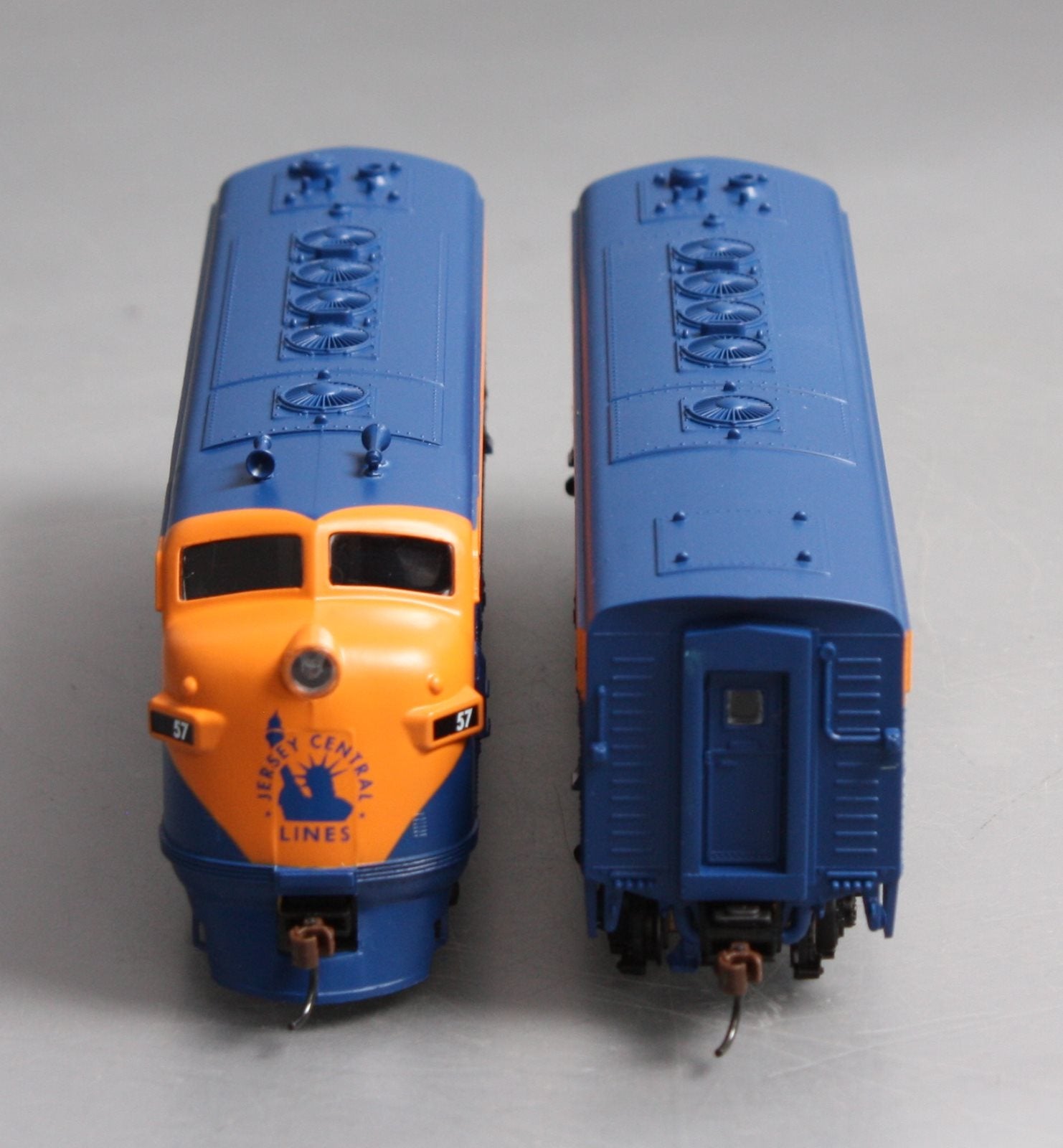Roundhouse 82077 HO Central PWR F7A & DMY F7B Diesel Locomotive Set #57