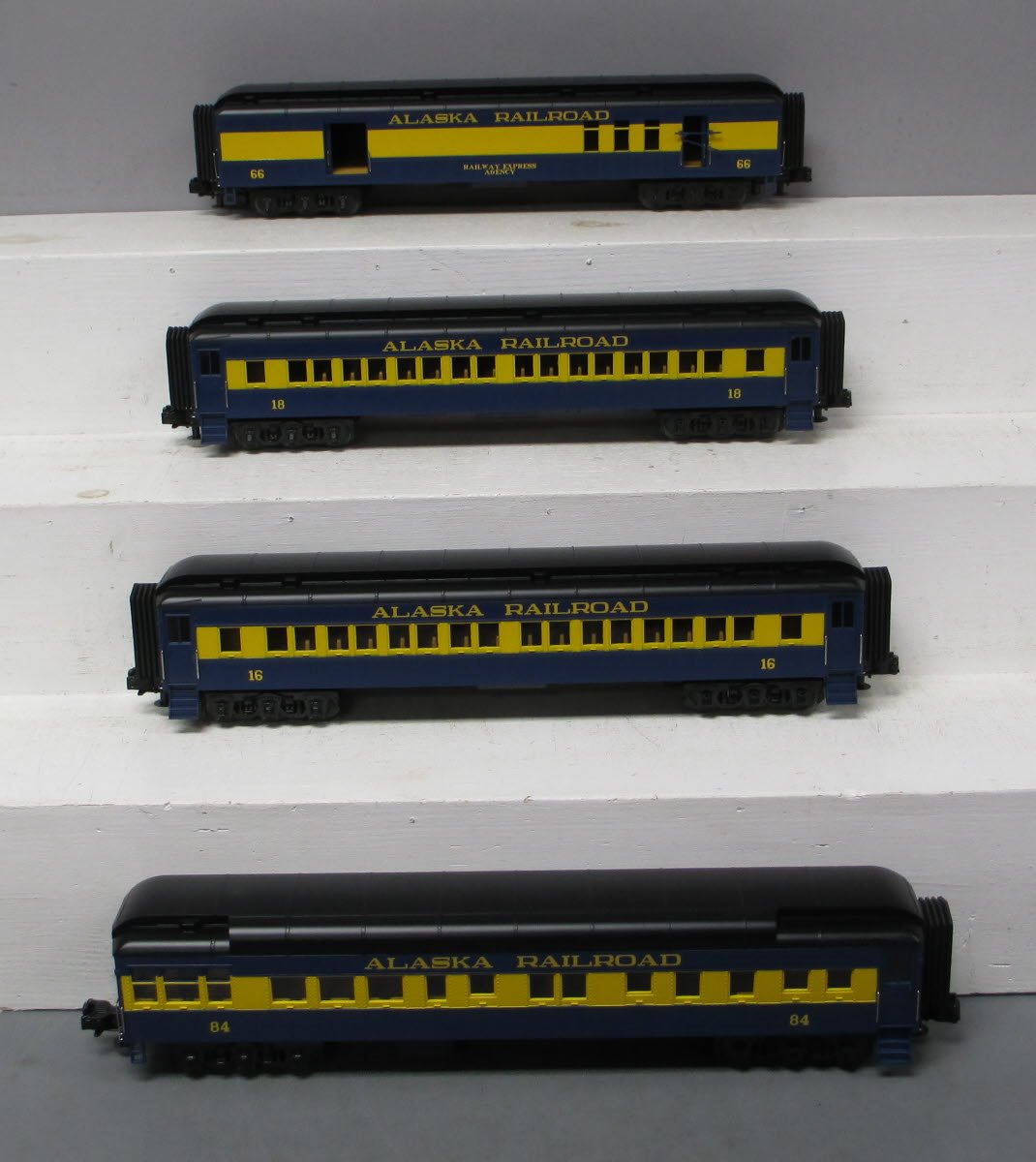 MTH 30-69227 O Alaska 60' Madison Heavyweight Passenger Car Set (Set of 4)