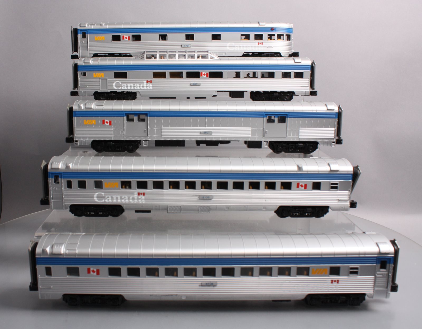 MTH 20-65138 O VIA Rail Premier 70’ Streamlined Passenger Car Set (Set of 5)