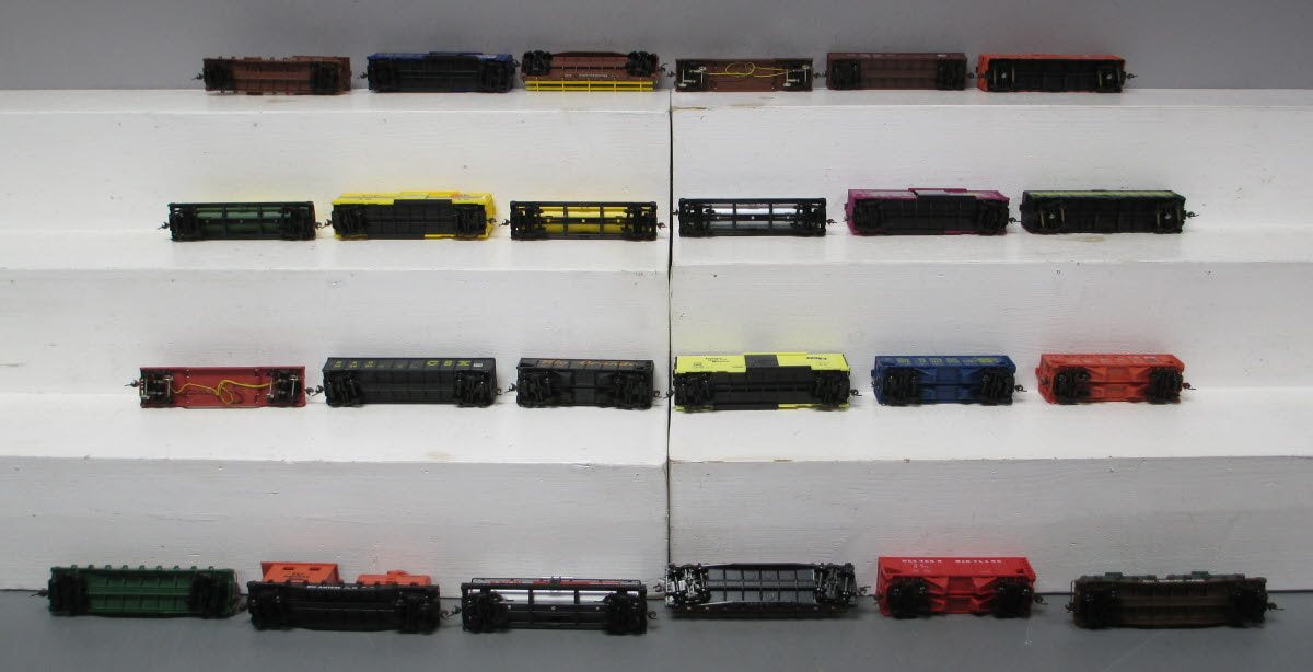 Model Power 99653 HO Freight Car Assortment with Knuckle Couplers (Pack of 24)