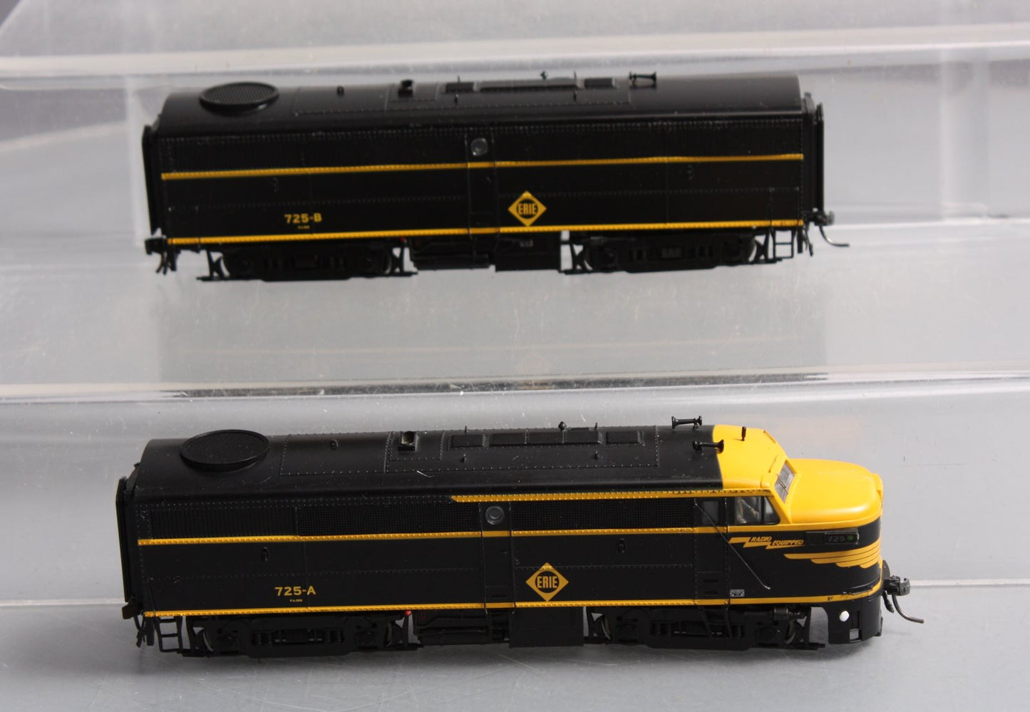 MTH 80-2212-0 HO Erie ALCO FA-1 A/B Diesel Locomotive DCC #725A,725B