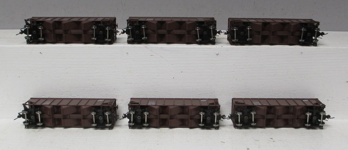 Broadway Limited 1735 HO Chicago & North Western Class H2a 3-Bay Hopper (6)