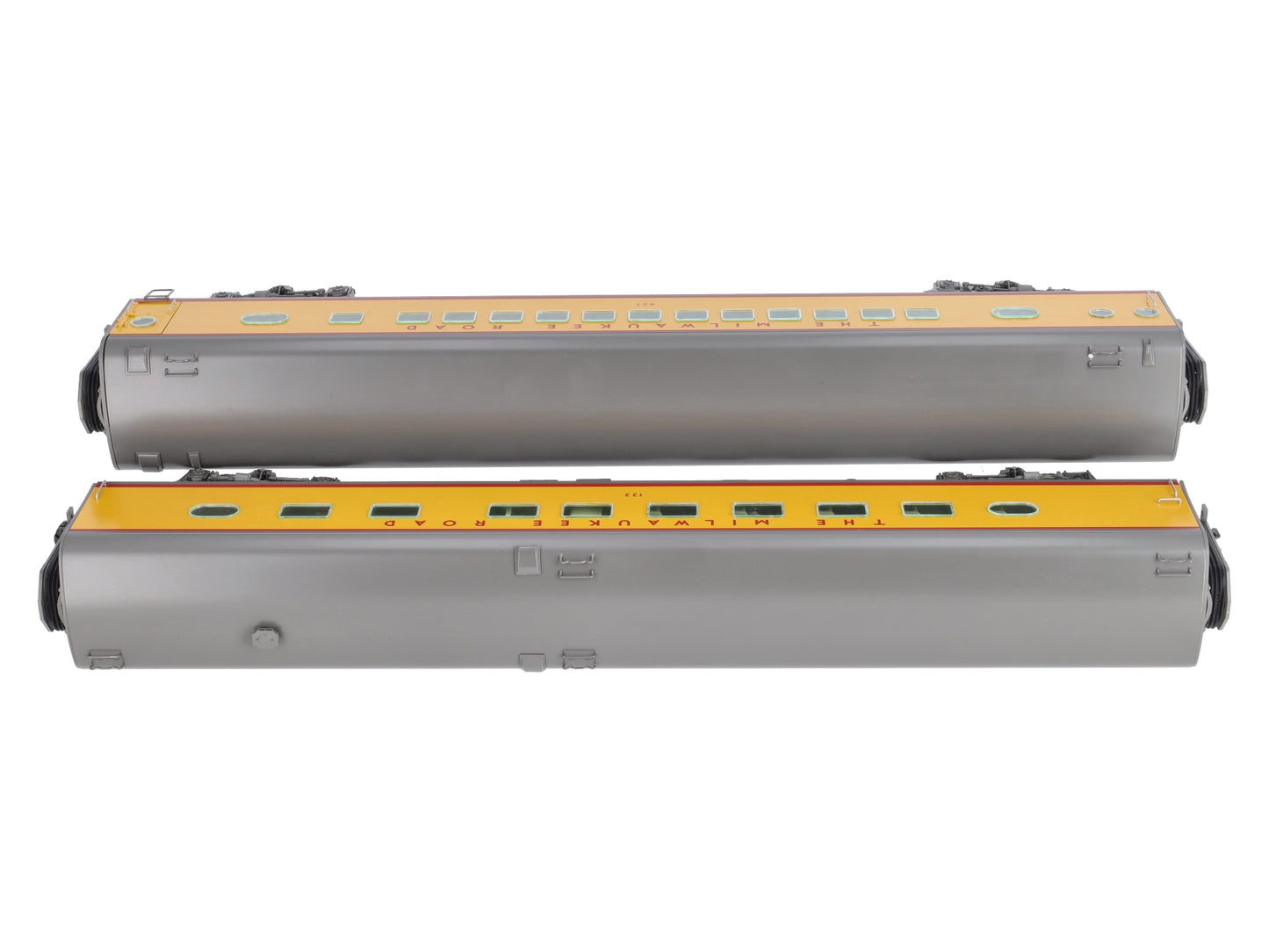Lionel 6-82489 Milwaukee 18” Aluminum Coach & Diner Passenger Car Set (Set of 2)
