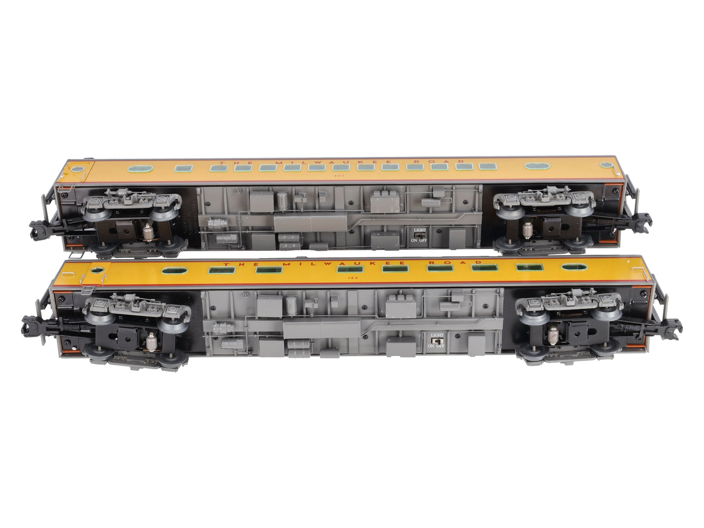 Lionel 6-82489 Milwaukee 18” Aluminum Coach & Diner Passenger Car Set (Set of 2)