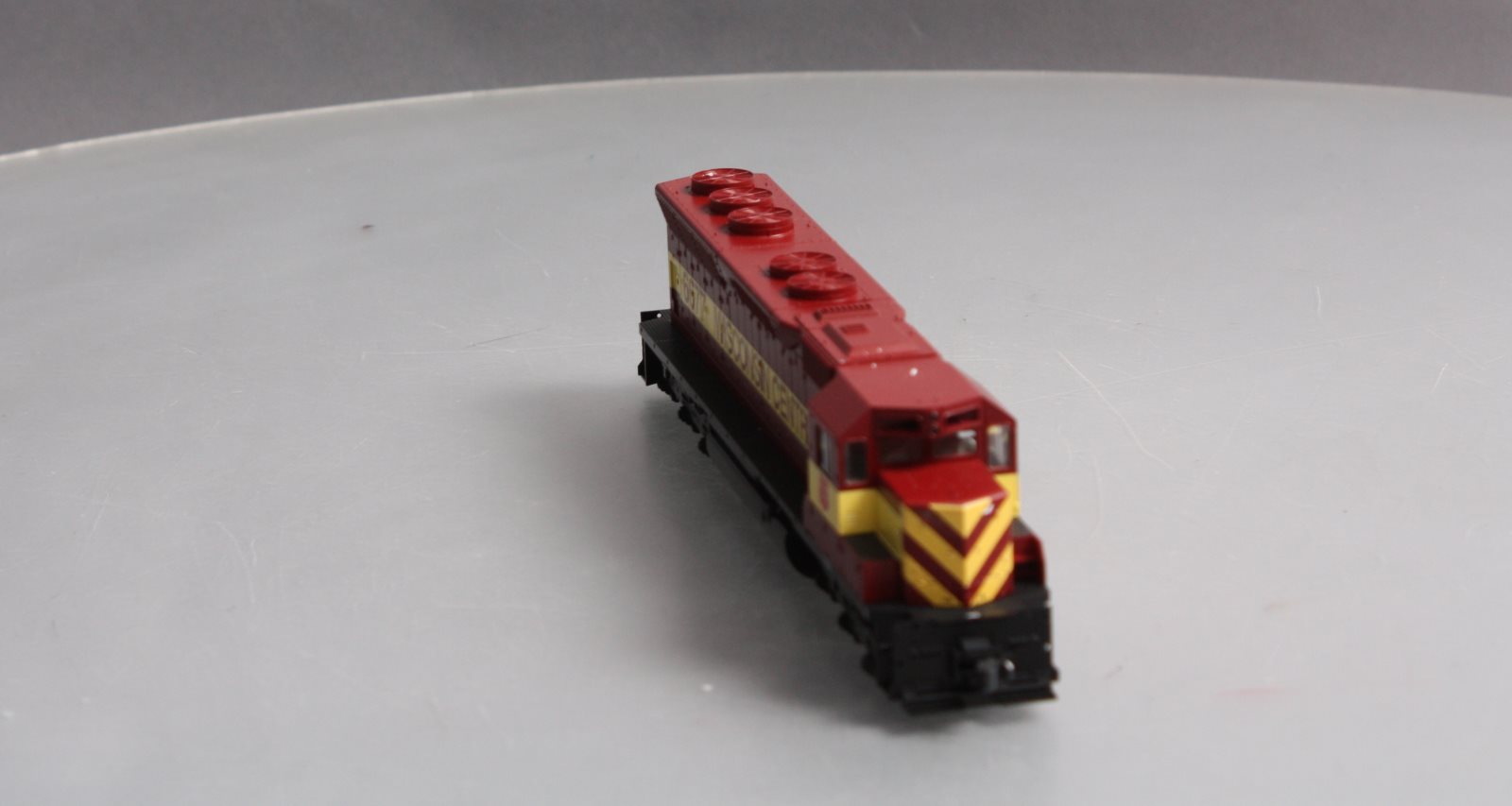 Kato 37-1744 HO Wisconsin Central SD45 Diesel Locomotive #6677