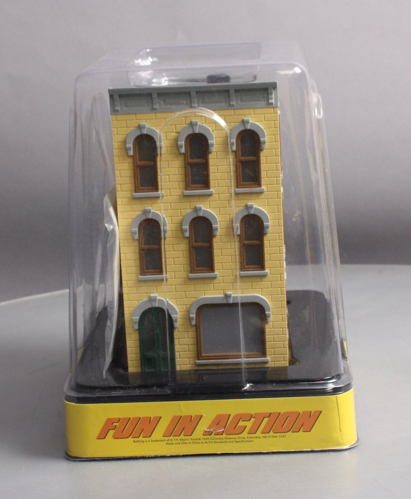 MTH 30-90543 O 3-Story Town House #1 Pale Yellow