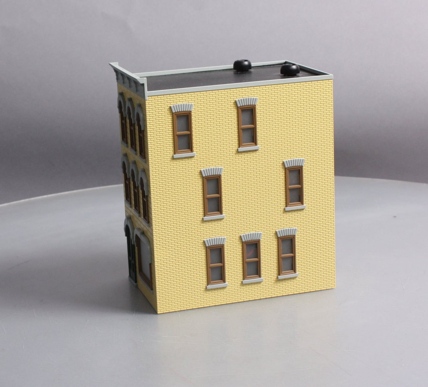 MTH 30-90543 O 3-Story Town House #1 Pale Yellow