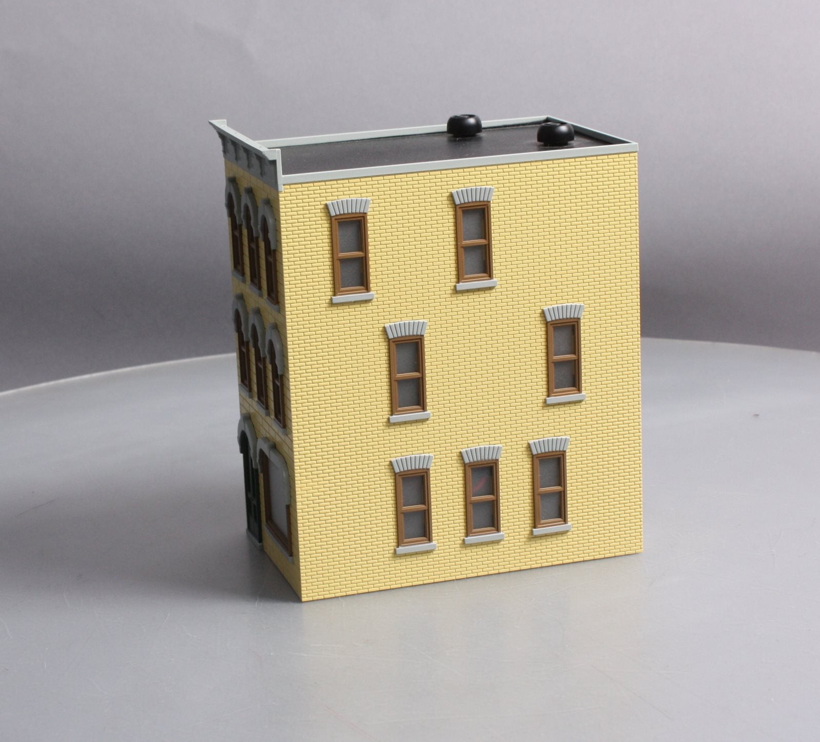MTH 30-90543 O 3-Story Town House #1 Pale Yellow