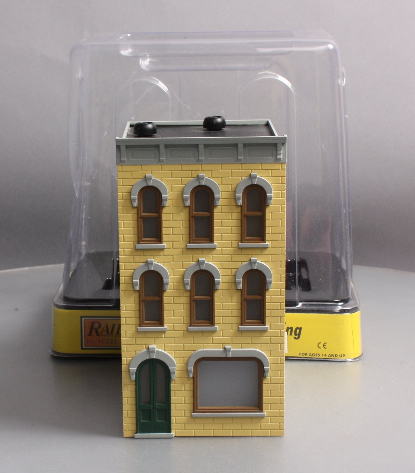 MTH 30-90543 O 3-Story Town House #1 Pale Yellow