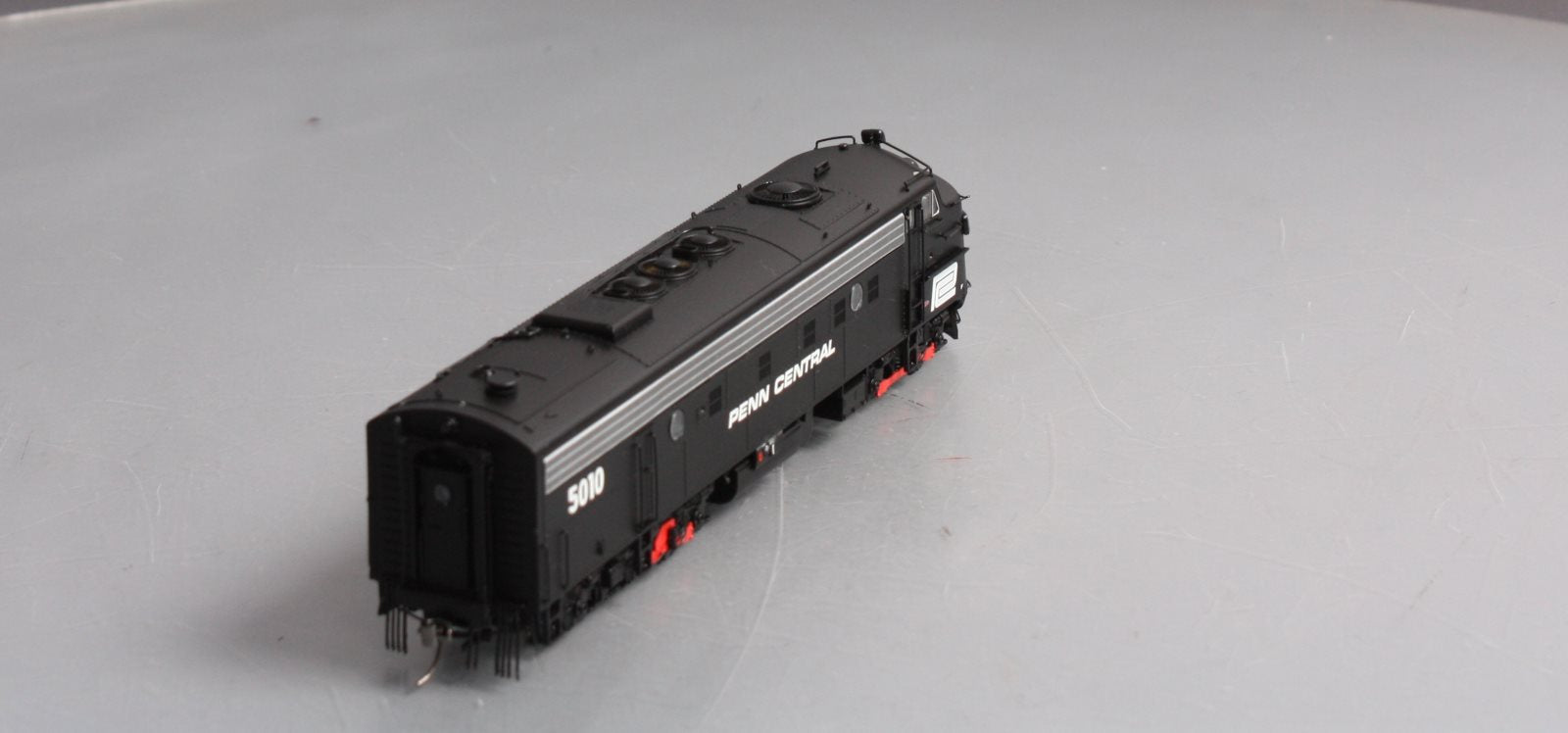 Rapido Trains 14031 HO Penn Central EMD FL9 - Standard DC #5010