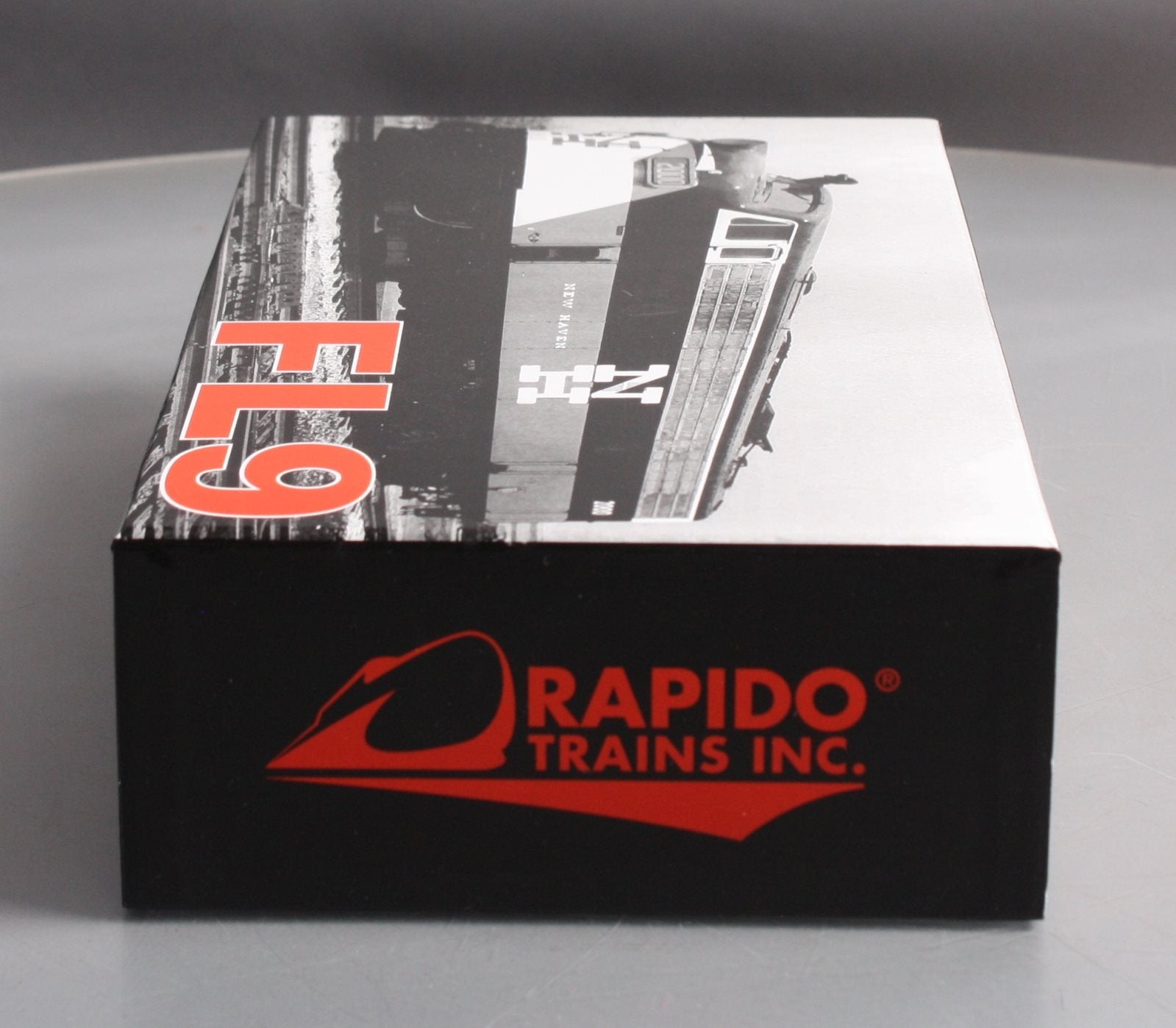 Rapido Trains 14031 HO Penn Central EMD FL9 - Standard DC #5010