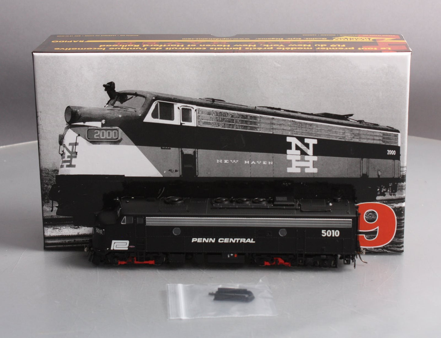 Rapido Trains 14031 HO Penn Central EMD FL9 - Standard DC #5010