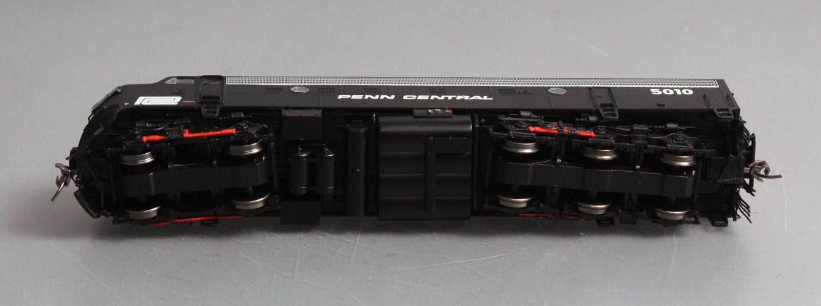 Rapido Trains 14031 HO Penn Central EMD FL9 - Standard DC #5010