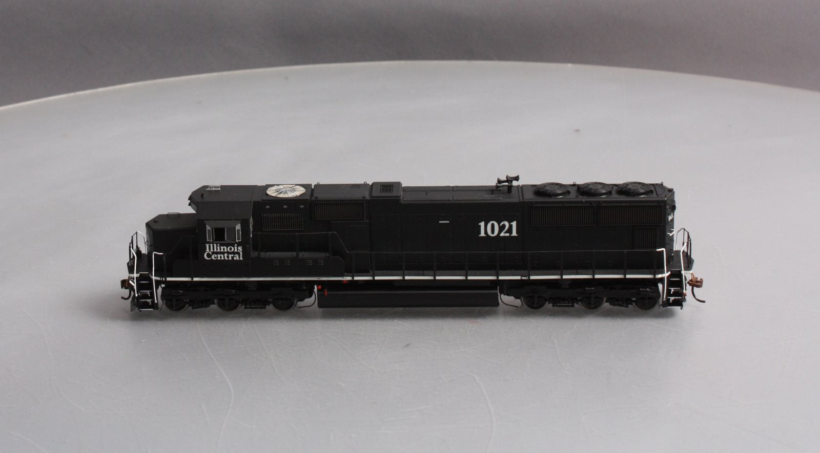 Athearn G69296 HO Illinois Central EMD SD70 Diesel Loco w/DCC & Sound #1021